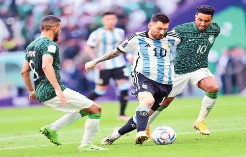 中超前瞻：京沪大战火爆上演 泰山争首胜中国足协：蒋圣龙严重犯规漏判红牌 王大雷红牌决定正确泰山官宣国青队长因伤缺阵六周 竞争激烈一线队前景难料