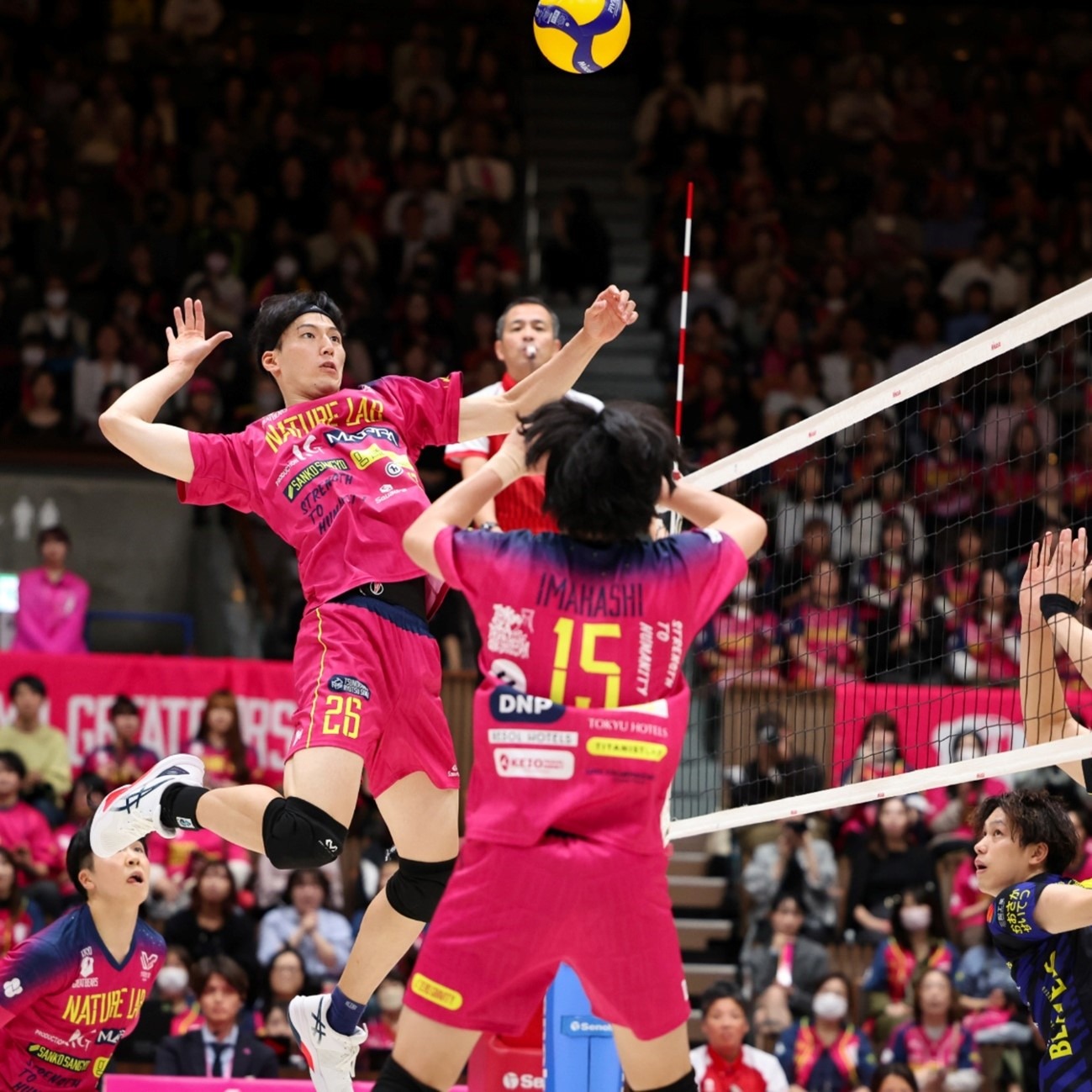 罗德里戈任意球传中 贡萨洛头球破门